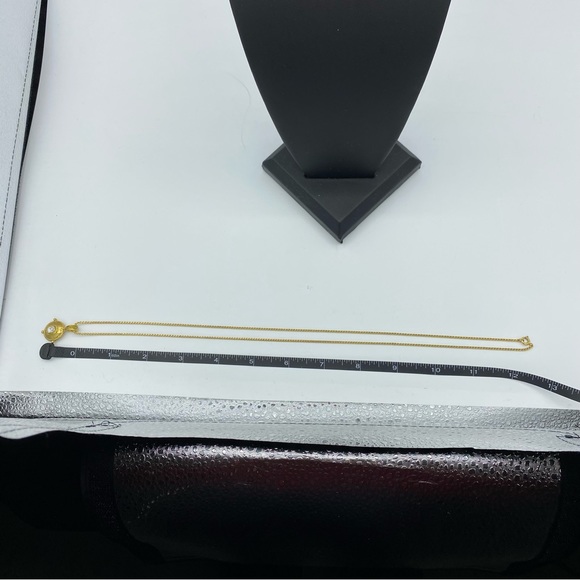 Vintage Gold Diamond Oval Necklace - Picture 4 of 5